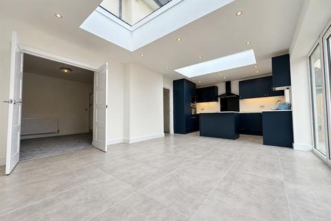5 bedroom semi-detached house for sale, St. Georges Crescent, Slough