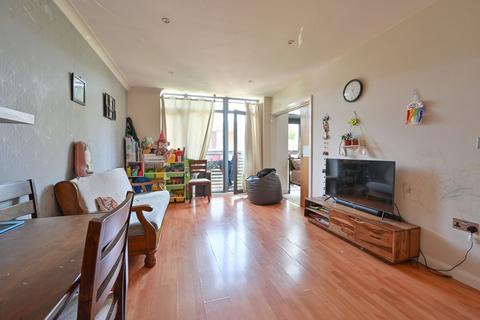 2 bedroom apartment to rent, 19, 533 Whippendell Road, Watford, WD18 7QF