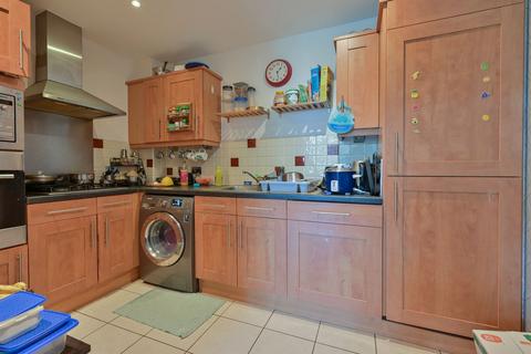 2 bedroom apartment to rent, 19, 533 Whippendell Road, Watford, WD18 7QF