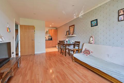 2 bedroom apartment to rent, 19, 533 Whippendell Road, Watford, WD18 7QF