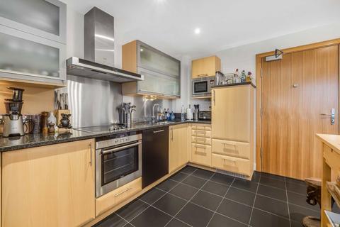 2 bedroom flat for sale, Chambers Street, London SE16