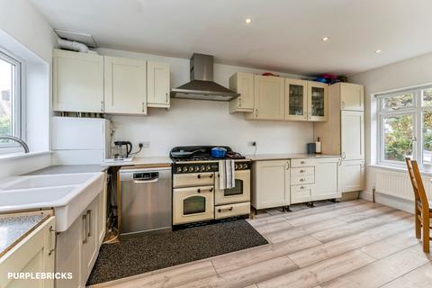 undefined, Weirdale Avenue, London, N20