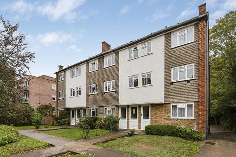 2 bedroom maisonette for sale, Cedar Gardens, Sutton