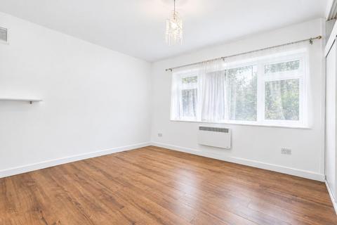 2 bedroom maisonette for sale, Cedar Gardens, Sutton
