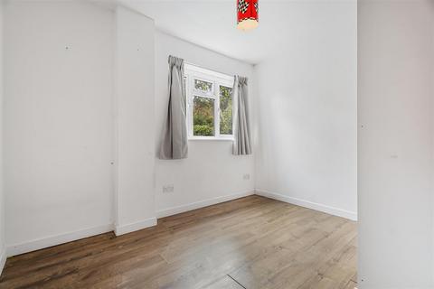 2 bedroom maisonette for sale, Cedar Gardens, Sutton