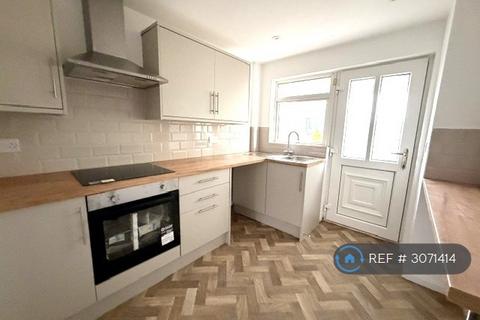2 bedroom terraced house to rent, Rossefield Parade, Leeds, LS13