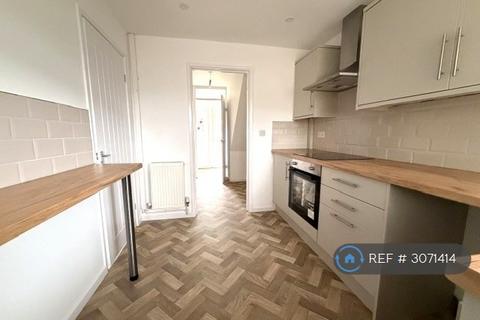 2 bedroom terraced house to rent, Rossefield Parade, Leeds, LS13