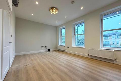 2 bedroom flat to rent, The Avenue, West Ealing, W13