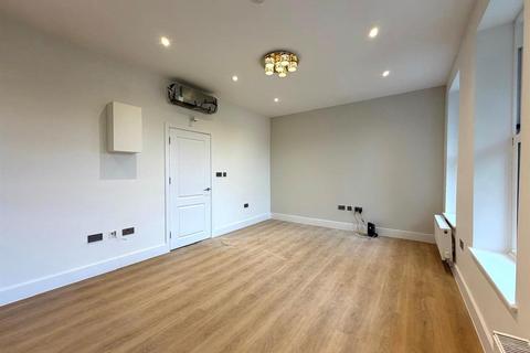 2 bedroom flat to rent, The Avenue, West Ealing, W13