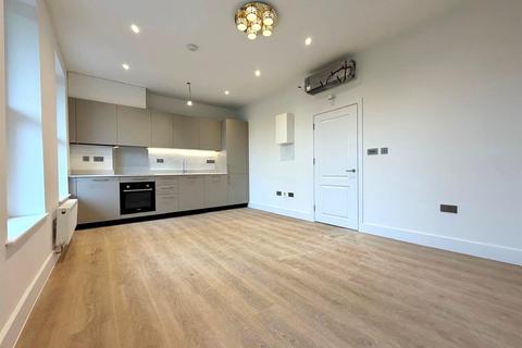2 bedroom flat to rent, The Avenue, West Ealing, W13