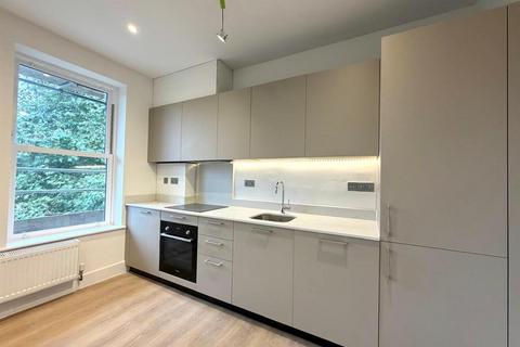 2 bedroom flat to rent, The Avenue, West Ealing, W13