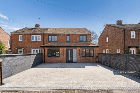 4 bedroom semi-detached house to rent, Brays Meadow, Amersham, HP6