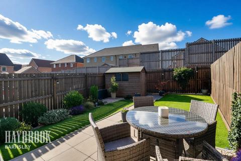 2 bedroom end of terrace house for sale, Carrs Avenue, Barnsley