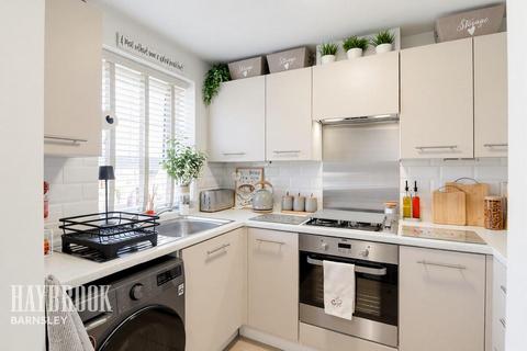 2 bedroom end of terrace house for sale, Carrs Avenue, Barnsley