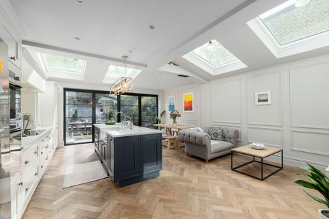 4 bedroom end of terrace house for sale, Albyn Road, London, SE8
