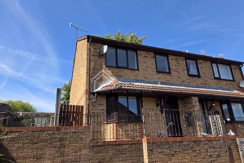3 bed semi-detached house for rent in Heaton Grange, Batley