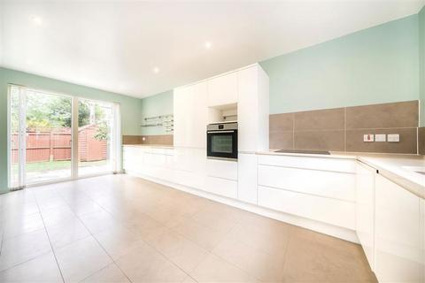 4 bedroom semi-detached house for sale, Langton Way, London SE3