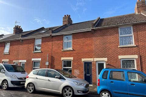 3 bed terraced house for rent in Ashley Road, Salisbury SP2