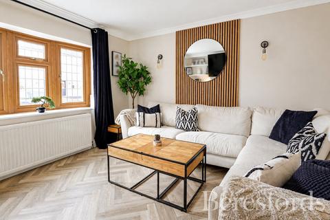 3 bedroom end of terrace house for sale, Hatch Road, Pilgrims Hatch, CM15