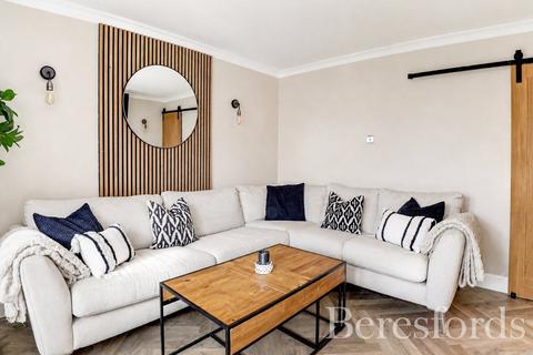 3 bedroom end of terrace house for sale, Hatch Road, Pilgrims Hatch, CM15