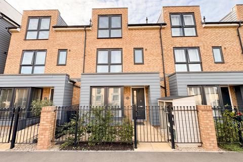 4 bedroom semi-detached house to rent, Cowleaze Path, Banwell, Somerset, BS29