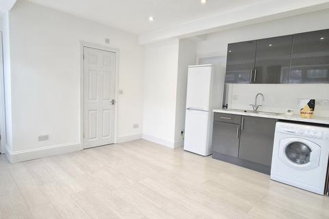 Studio to rent, Swiss Avenue, WATFORD, WD18