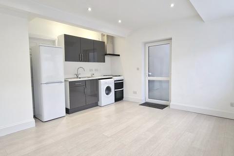 Studio to rent, Swiss Avenue, WATFORD, WD18