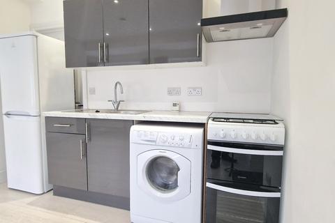 Studio to rent, Swiss Avenue, WATFORD, WD18