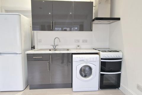 Studio to rent, Swiss Avenue, WATFORD, WD18