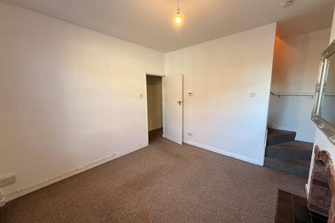 2 bedroom terraced house to rent, Victoria St, Crewe