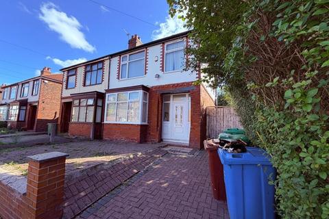3 bedroom semi-detached house to rent, Moss Bank, Manchester