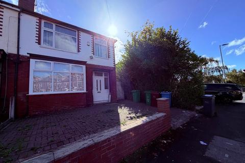 3 bedroom semi-detached house to rent, Moss Bank, Manchester