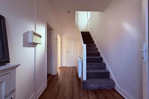 3 bedroom semi-detached house to rent, Moss Bank, Manchester