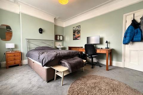 4 bedroom end of terrace house to rent, Elmside, Exeter EX4