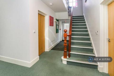 2 bedroom flat to rent, Queens Park House, Oswestry, SY11