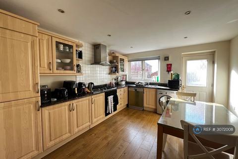 4 bedroom terraced house to rent, Augusta Court, Exeter, EX1
