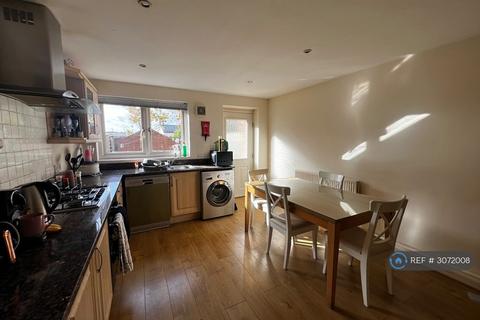 4 bedroom terraced house to rent, Augusta Court, Exeter, EX1