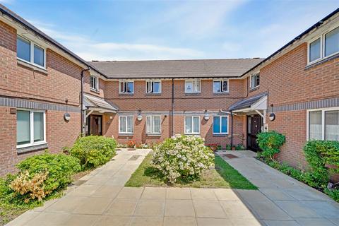 2 bedroom apartment for sale, Chichester Close, Hampton
