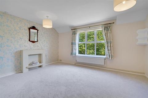 2 bedroom apartment for sale, Chichester Close, Hampton