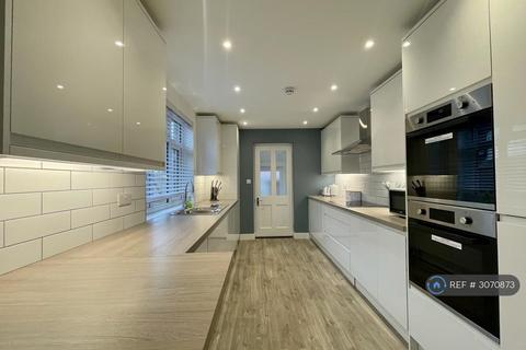 6 bedroom end of terrace house to rent, St. Katherines Road, Exeter, EX4