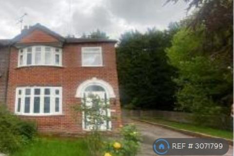 3 bedroom semi-detached house to rent, Bradwell Avenue, Manchester, M32