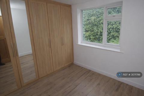 3 bedroom semi-detached house to rent, Bradwell Avenue, Manchester, M32
