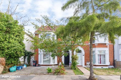5 bedroom end of terrace house for sale, Lansdowne Road, Ilford, IG3
