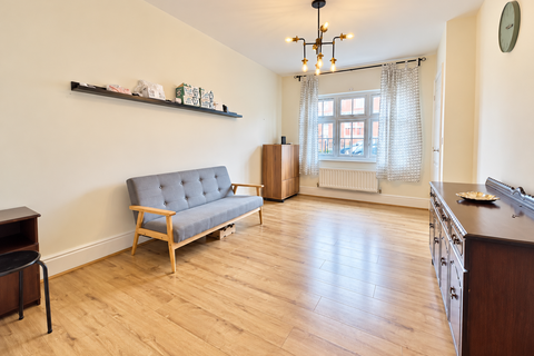 3 bedroom detached house to rent, Ashley Lane, Manchester M9