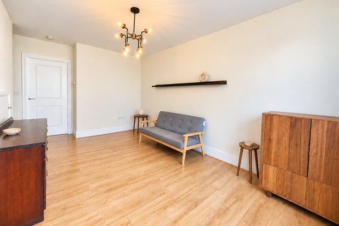 3 bedroom detached house to rent, Ashley Lane, Manchester M9