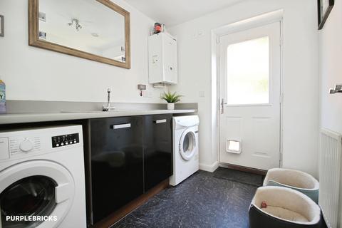 4 bedroom semi-detached house for sale, Jilling Gardens, Dewsbury, WF12