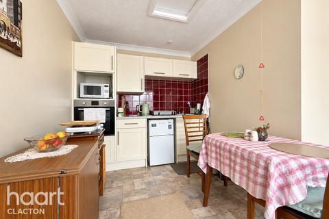 1 bedroom flat for sale, Hall Crescent, Clacton-On-Sea