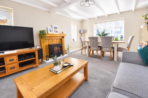 4 bedroom chalet for sale, Ashingdon Road, Rochford