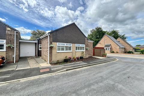 3 bed bungalow for rent in St. Josephs Close, Gilesgate, Durham