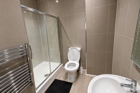 3 bed flat/apartment for rent in London Court, 42-44 Eastover, Bridgwater